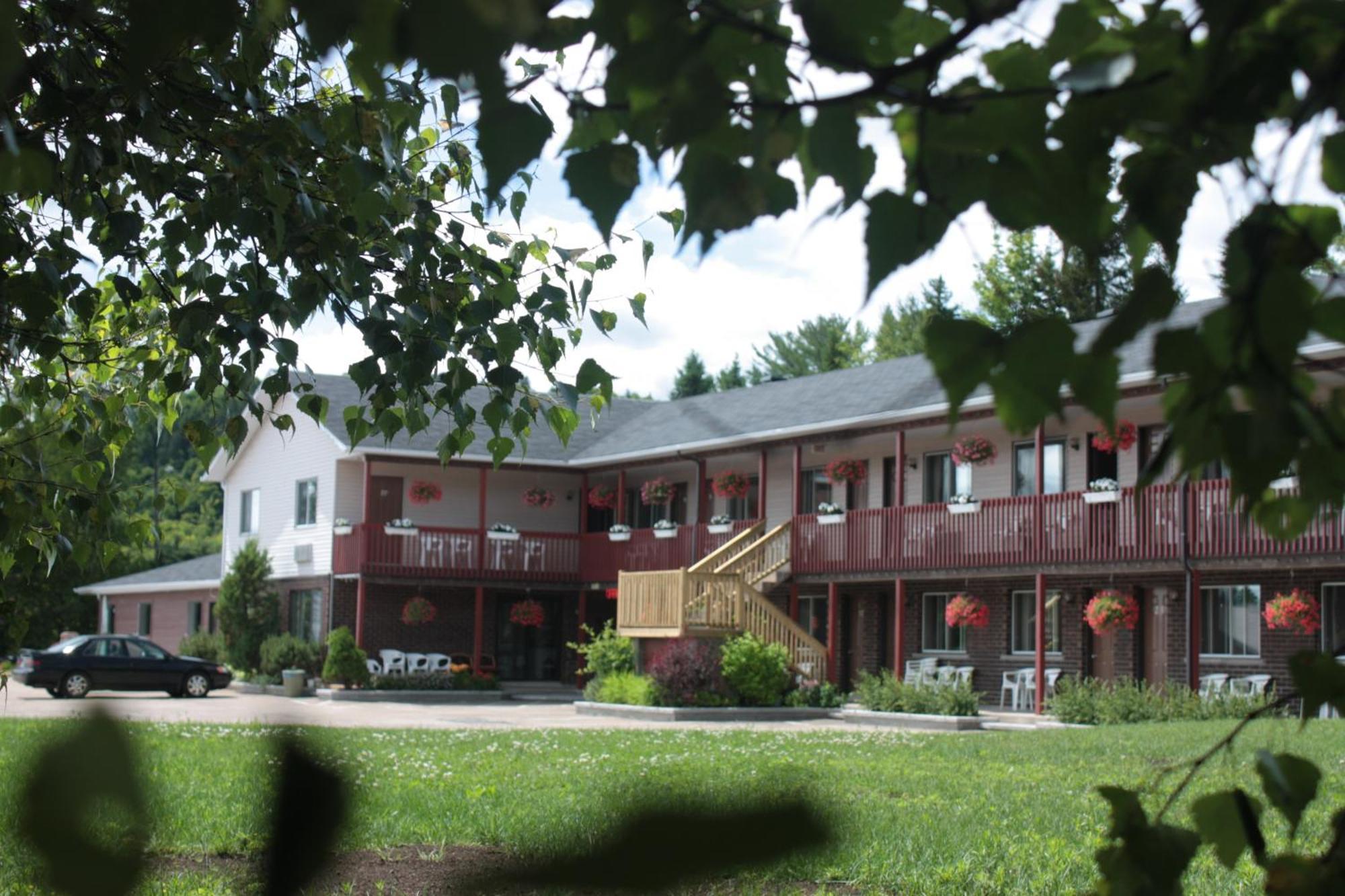 Motel Le Radisson De Val-David Bagian luar foto