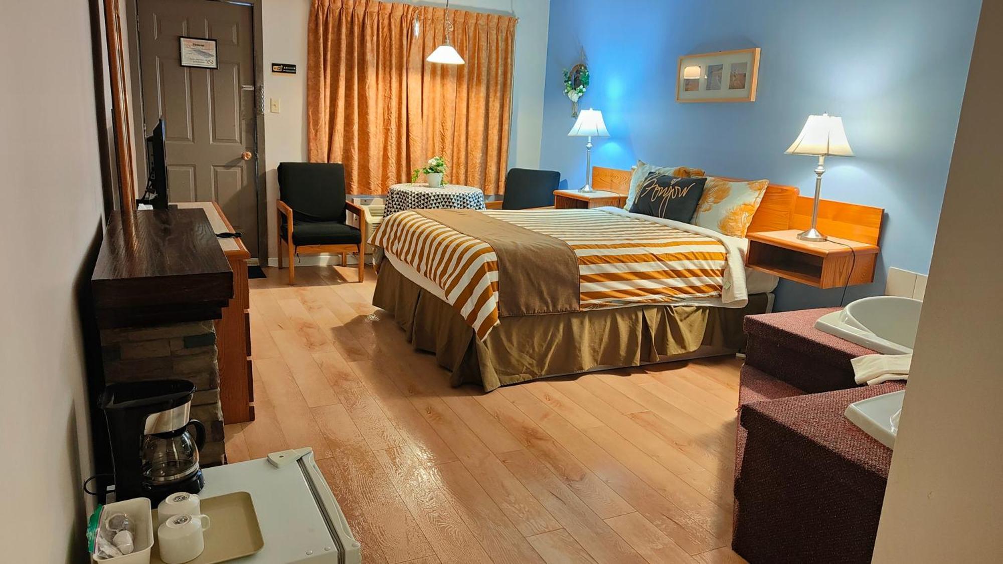 Motel Le Radisson De Val-David Ruang foto