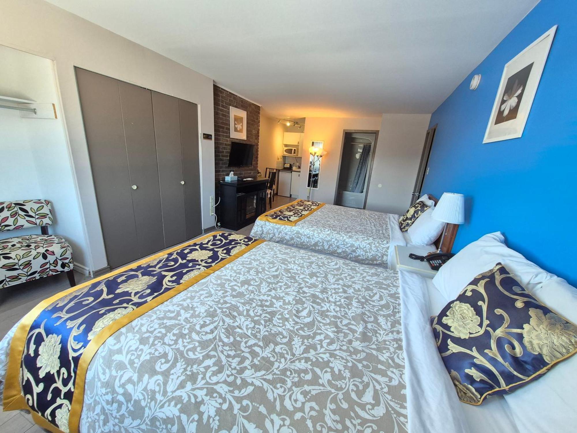 Motel Le Radisson De Val-David Ruang foto