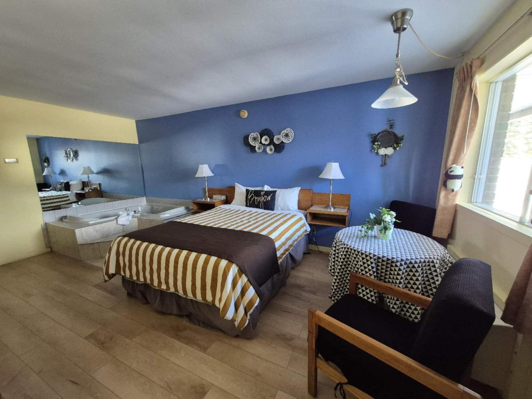 Motel Le Radisson De Val-David Bagian luar foto
